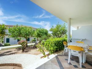 Gallery image of Flat in residence with swimming pool in Ricadi