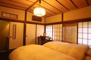 野沢温泉　奈良屋旅館房間的床