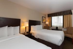 Postel nebo postele na pokoji v ubytování Quality Inn & Suites