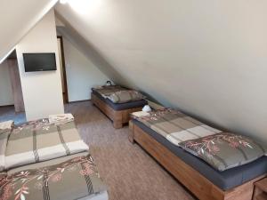 Ein Bett oder Betten in einem Zimmer der Unterkunft Privat LeNa