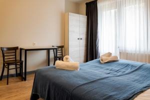A bed or beds in a room at Hotel Jimla