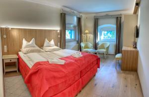 Postel nebo postele na pokoji v ubytování Hotel Schloss Lerchenhof