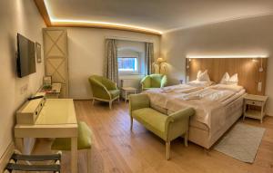 Postel nebo postele na pokoji v ubytování Hotel Schloss Lerchenhof