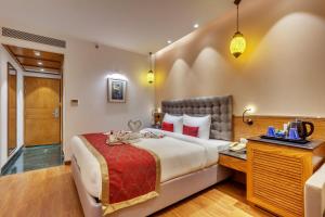 Postel nebo postele na pokoji v ubytování Golden Tulip New Delhi - Hari Nagar