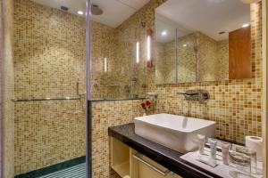 Koupelna v ubytování Golden Tulip New Delhi - Hari Nagar