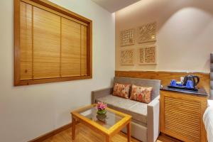 Posezení v ubytování Golden Tulip New Delhi - Hari Nagar
