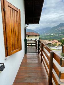 a room with a wooden door and a balcony at Villetta Casale in Comano Terme