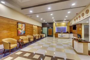 TV a/nebo společenská místnost v ubytování Golden Tulip New Delhi - Hari Nagar
