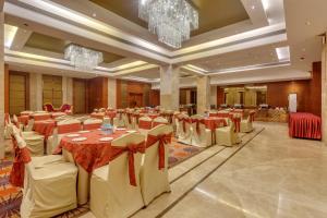 Posezení v ubytování Golden Tulip New Delhi - Hari Nagar
