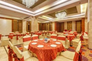 Posezení v ubytování Golden Tulip New Delhi - Hari Nagar