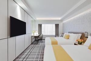 Televiisor ja/või meelelahutuskeskus majutusasutuses Royal Park Hotel