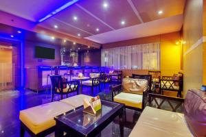 Posezení v ubytování Golden Tulip New Delhi - Hari Nagar