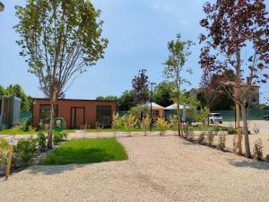 A garden outside Garda Di Vino Agricamping & Wine Shop Lazise