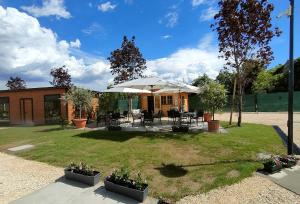 A garden outside Garda Di Vino Agricamping & Wine Shop Lazise