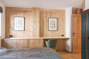 Łóżko lub łóżka w pokoju w obiekcie Chalet Marmotta NEVE - Luxus Chalet Ski-In Ski-Out