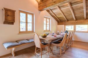 Zdjęcie z galerii obiektu Chalet Marmotta NEVE - Luxus Chalet Ski-In Ski-Out w mieście Sankt Anton am Arlberg