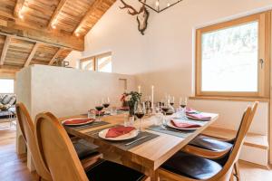 Zdjęcie z galerii obiektu Chalet Marmotta NEVE - Luxus Chalet Ski-In Ski-Out w mieście Sankt Anton am Arlberg
