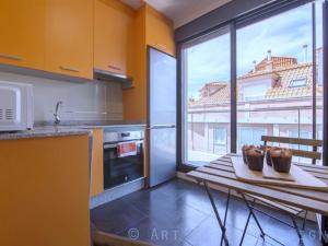 a kitchen with a table with two bowls on it at Desconectaengalicia Ático La Perla, piscina y pista tenis in Sanxenxo