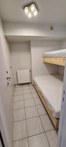 a small room with two bunk beds in it at Archipel in Knokke-Heist