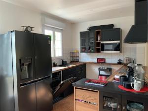Fotografia z galérie ubytovania Proche Paris et Disney Maison 90 M2 CLIMATISÉ bord de Marne v destinácii Gournay-sur-Marne