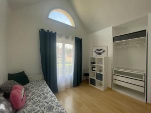 Fotografia z galérie ubytovania Proche Paris et Disney Maison 90 M2 CLIMATISÉ bord de Marne v destinácii Gournay-sur-Marne
