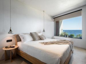 Brand new Luxury Seannamon Suites, amazing seaview 객실 침대