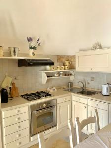 A kitchen or kitchenette at TENUTA MONTANARO