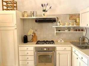 A kitchen or kitchenette at TENUTA MONTANARO