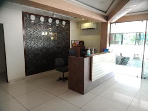 The lobby or reception area at HOTEL AIRPORT INN ONE