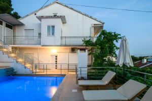 Bazén v ubytovaní Apartments Mastelic alebo v jeho blízkosti