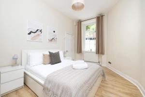 Gallery image of ALTIDO Chic apt near Stockbridge Market in Edinburgh