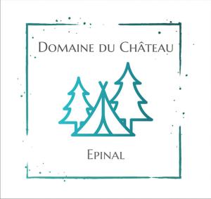 un logotipo para un dolinine du chateau con árboles en Domaine du Château-Epinal, en Épinal