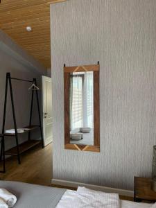 Giường trong phòng chung tại Capra Hotel Kazbegi