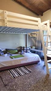 Katil dua tingkat atau katil-katil dua tingkat dalam bilik di Dyada Home
