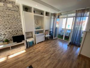 TV a/nebo společenská místnost v ubytování Apartamento Mas Pinell B4