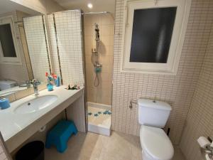 A bathroom at Apartamento Mas Pinell B4