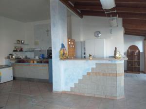 Photo de la galerie de l'établissement Room in BB - Spacious double room beside the sea, à Pineto