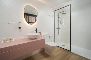 A bathroom at Boutique Hotel Cordial La Niña de Vegueta