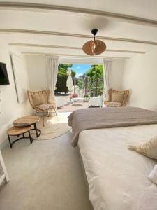 a bedroom with two beds and a patio at Emma Lodge Zandvoort in Zandvoort