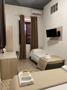 Una cama o camas en una habitación de B&B Laudato Sii Tropea 34 fotos más