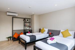מיטה או מיטות בחדר ב-Lucky House Khaosan