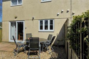 Gallery image of 4 Riverside Cottages in Charmouth