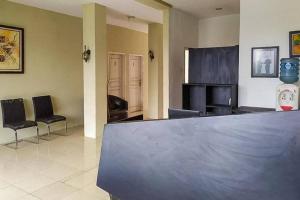 Зона вітальні в Graha HT Sumantri Mitra RedDoorz