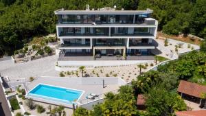 Bazén v ubytování Apartments Villa Zara nebo v jeho okolí
