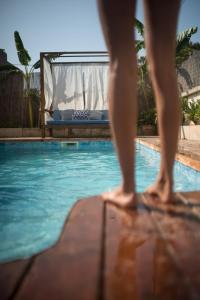 Бассейн в Ca n'Alorda Holiday Home Cala Llombards piscina, wifi, seguridad y relax или поблизости
