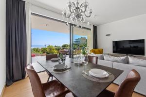 TV a/nebo společenská místnost v ubytování Apartments Villa Zara
