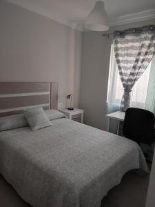 A bed or beds in a room at Precioso piso 3 dormitorios, aire acondicionado Jerez de la Frontera