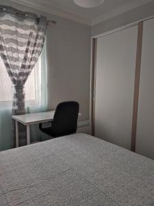 A bed or beds in a room at Precioso piso 3 dormitorios, aire acondicionado Jerez de la Frontera