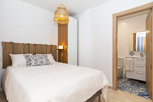 a bedroom with a large bed and a mirror at Villa Pilak in Playa Blanca