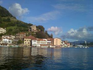 a town on the shore of a large body of water at Apartamento Marina de Pasaia in Pasai San Pedro